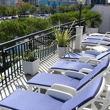 Hotel Serena 3*